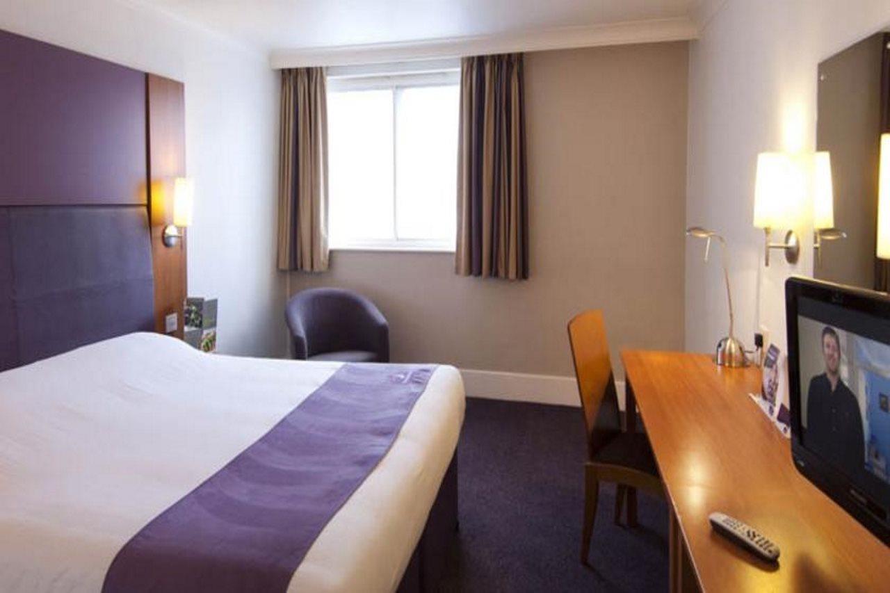 Premier Inn Мелтън Моубрей Екстериор снимка